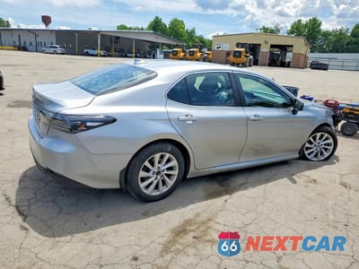 Trzecie zdjęcie samochodu z tyłu: 2022 TOYOTA CAMRY LE VIN:4T1C11BK5NU055795 - miniatura