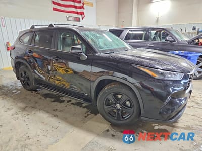 Czwarte zdjęcie samochodu z boku: 2023 TOYOTA HIGHLANDER HYBRID LE VIN:5TDBBRCH3PS109777 - miniatura