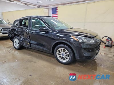 Czwarte zdjęcie samochodu z boku: 2020 FORD ESCAPE SE VIN:1FMCU9G62LUC19583 - miniatura