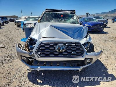 Piąte zdjęcie samochodu w środku: 2022 TOYOTA TACOMA TRD OFF-ROAD VIN:3TMCZ5AN3NM496927 - miniatura