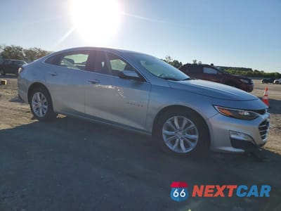 Czwarte zdjęcie samochodu z boku: 2020 CHEVROLET MALIBU LT VIN:1G1ZD5ST7LF015007 - miniatura