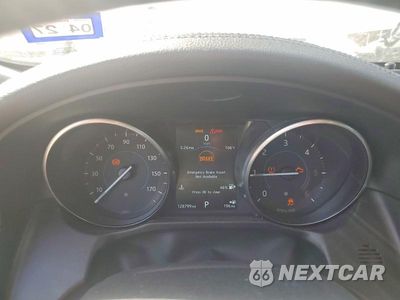 Zdjęcie 9 z 12 samochodu: 2017 JAGUAR XF VIN:SAJBR4BN7HCY42599 - miniatura