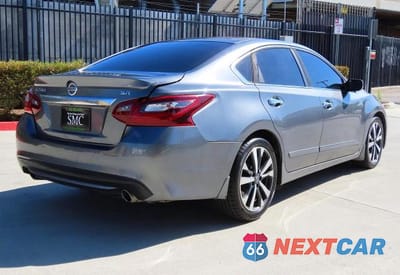 Trzecie zdjęcie samochodu z tyłu: 2017 NISSAN ALTIMA 2.5 SR VIN:1N4AL3AP9HC148138 - miniatura