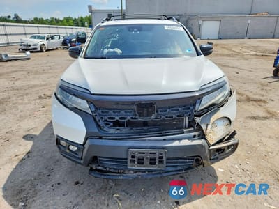 Piąte zdjęcie samochodu w środku: 2021 HONDA PASSPORT ELITE VIN:5FNYF8H08MB014725 - miniatura