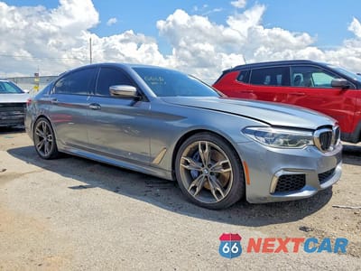 Czwarte zdjęcie samochodu z boku: 2018 BMW M550XI VIN:WBAJB9C5XJB035853 - miniatura