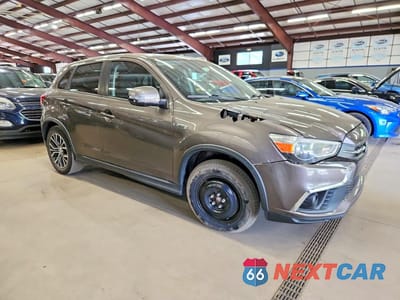 Czwarte zdjęcie samochodu z boku: 2018 MITSUBISHI OUTLANDER SPORT ES VIN:JA4AR3AU1JZ029625 - miniatura