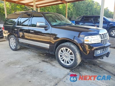 Czwarte zdjęcie samochodu z boku: 2013 LINCOLN NAVIGATOR VIN:5LMJJ2H55DEL04858 - miniatura