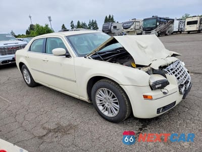 Czwarte zdjęcie samochodu z boku: 2008 CHRYSLER 300 TOURING VIN:2C3KA53G98H106373 - miniatura