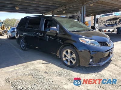 Czwarte zdjęcie samochodu z boku: 2019 TOYOTA SIENNA SE 8-PASSENGER VIN:5TDXZ3DCXKS974496 - miniatura