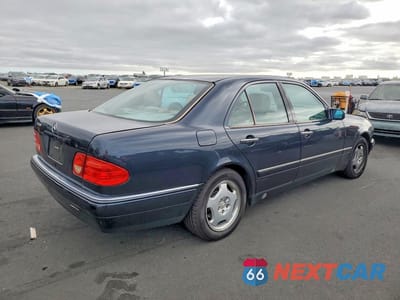 Trzecie zdjęcie samochodu z tyłu: 1998 MERCEDES-BENZ E 430 VIN:WDBJF70F9WA691966 - miniatura