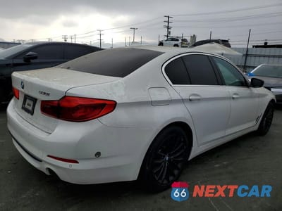 Trzecie zdjęcie samochodu z tyłu: 2021 BMW 530 I VIN:WBA53BH0XMCF69844 - miniatura