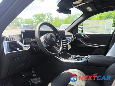 Zdjęcie 7 z 14 samochodu: 2026 BMW X5 XDRIVE50E VIN:5UX43EU06T9434387 - miniatura