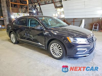 Czwarte zdjęcie samochodu z boku: 2017 VOLKSWAGEN PASSAT SE VIN:1VWBT7A38HC040013 - miniatura