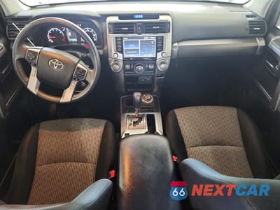 Zdjęcie 8 z 13 samochodu: 2020 TOYOTA 4RUNNER SR5 VIN:JTEBU5JR3L5802360 - miniatura