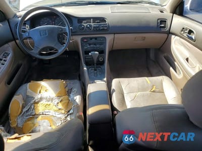 Zdjęcie 8 z 12 samochodu: 1996 HONDA ACCORD LX VIN:1HGCD5633TA301488 - miniatura
