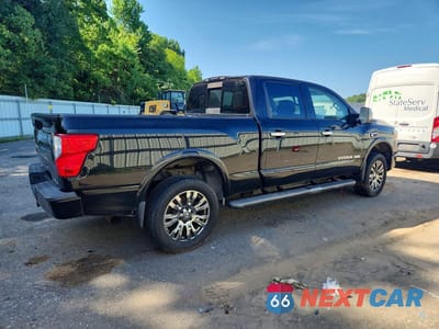 Trzecie zdjęcie samochodu z tyłu: 2017 NISSAN TITAN XD PLATINUM RESERVE VIN:1N6BA1F45HN560615 - miniatura