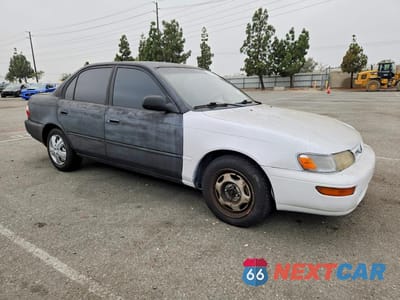 Czwarte zdjęcie samochodu z boku: 1997 TOYOTA COROLLA BASE VIN:1NXBA02E1VZ561978 - miniatura