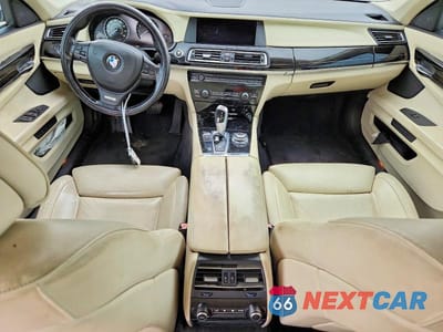 Zdjęcie 8 z 12 samochodu: 2011 BMW 740 I VIN:WBAKA4C56BC612674 - miniatura