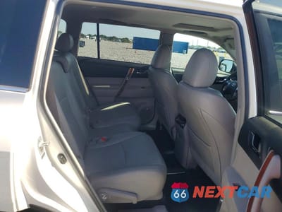 Zdjęcie 10 z 12 samochodu: 2013 TOYOTA HIGHLANDER LIMITED VIN:5TDDK3EH0DS241006 - miniatura