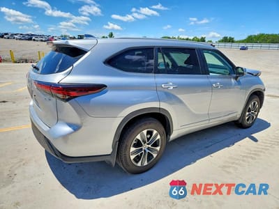 Trzecie zdjęcie samochodu z tyłu: 2025 TOYOTA HIGHLANDER HYBRID XLE VIN:5TDKBRCH9SS682126 - miniatura