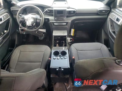 Zdjęcie 8 z 13 samochodu: 2021 FORD EXPLORER POLICE INTERCEPTOR VIN:1FM5K8AB2MGB83165 - miniatura