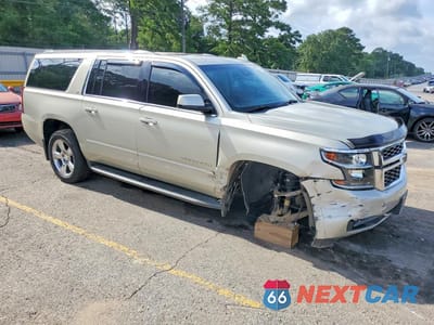 Czwarte zdjęcie samochodu z boku: 2016 CHEVROLET SUBURBAN C1500 LT VIN:1GNSCHKC3GR110852 - miniatura