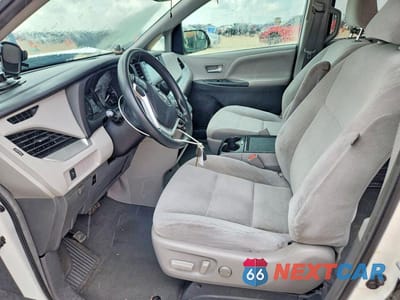 Zdjęcie 7 z 13 samochodu: 2019 TOYOTA SIENNA LE VIN:5TDKZ3DC3KS010624 - miniatura