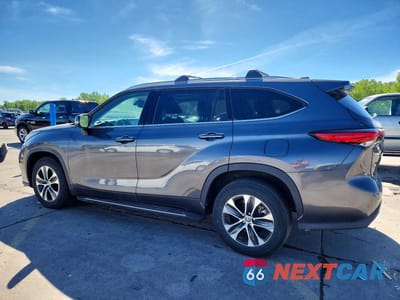 Drugie zdjęcie samochodu z przodu: 2020 TOYOTA HIGHLANDER XLE VIN:5TDGZRAH9LS021461 - miniatura