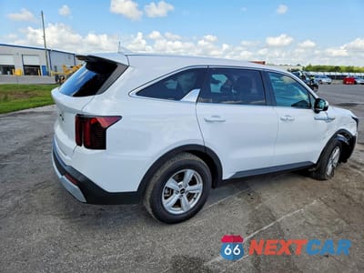 Trzecie zdjęcie samochodu z tyłu: 2026 KIA SORENTO LX VIN:5XYRG4JCXTG413545 - miniatura