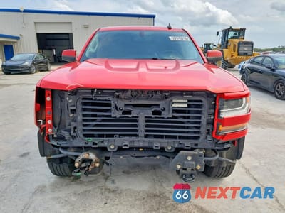 Piąte zdjęcie samochodu w środku: 2018 CHEVROLET SILVERADO K1500 LT VIN:3GCUKREC1JG357929 - miniatura