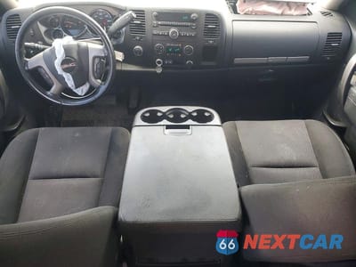 Zdjęcie 8 z 12 samochodu: 2014 GMC SIERRA K2500 SLE VIN:1GT120C83EF165190 - miniatura