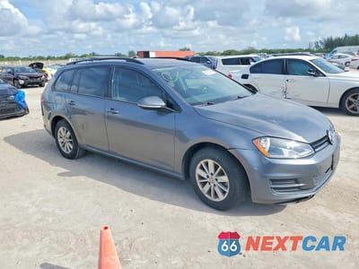 Czwarte zdjęcie samochodu z boku: 2016 VOLKSWAGEN GOLF SPORTWAGEN S VIN:3VWC17AU8GM509729 - miniatura