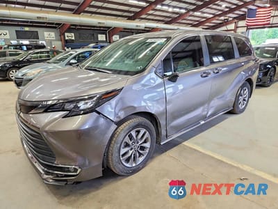2024 TOYOTA SIENNA XLE 7-PASSENGER 5TDYSKFC7RS114503 - główne zdjęcie licytacji z USA - miniatura