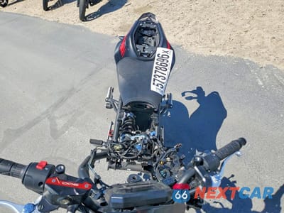 Piąte zdjęcie samochodu w środku: 2023 KAWASAKI ZR900 F VIN:ML5ZRDF13PDA58723 - miniatura