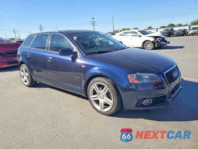 Czwarte zdjęcie samochodu z boku: 2013 AUDI A3 PREMIUM PLUS VIN:WAUKJAFM4DA022764 - miniatura
