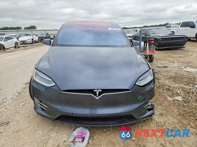 Piąte zdjęcie samochodu w środku: 2016 TESLA MODEL X VIN:5YJXCAE2XGF003571 - miniatura