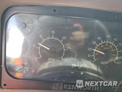 Zdjęcie 8 z 11 samochodu: 2000 KENWORTH T2000 SEMI TRUCK VIN:1XKTDR9XXYJ853540 - miniatura