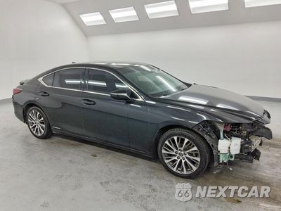 Czwarte zdjęcie samochodu z boku: 2021 LEXUS ES 300H VIN:58ADA1C18MU003465 - miniatura