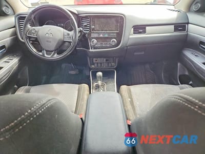 Zdjęcie 8 z 13 samochodu: 2017 MITSUBISHI OUTLANDER SE VIN:JA4AZ3A39HZ023475 - miniatura