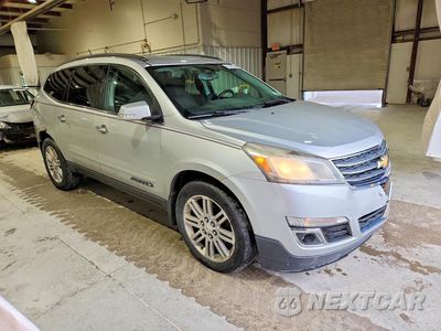 Czwarte zdjęcie samochodu z boku: 2013 CHEVROLET TRAVERSE LT VIN:1GNKVGKD1DJ111621 - miniatura