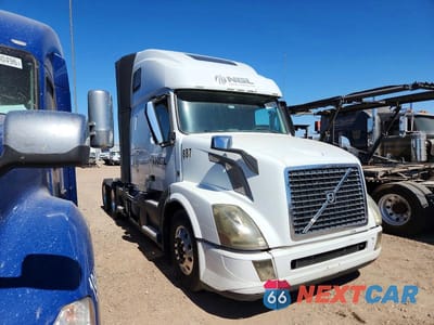 2016 VOLVO VNL SEMI TRUCK 4V4NC9EH7GN934710 - główne zdjęcie licytacji z USA - miniatura
