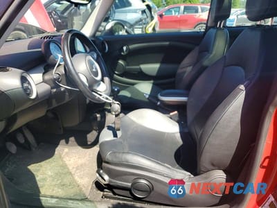 Zdjęcie 7 z 13 samochodu: 2007 MINI COOPER VIN:WMWMF33537TU62387 - miniatura