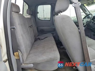 Zdjęcie 10 z 12 samochodu: 2002 TOYOTA TUNDRA SR5 V8 VIN:5TBRT341X2S280490 - miniatura