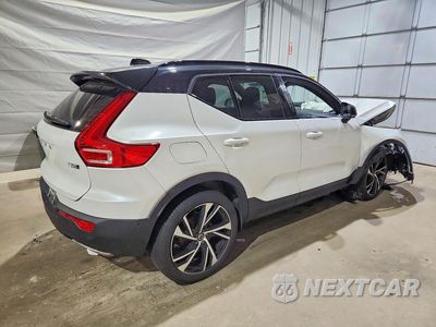 Trzecie zdjęcie samochodu z tyłu: 2019 VOLVO XC40 T5 R-DESIGN VIN:YV4162UM3K2122724 - miniatura