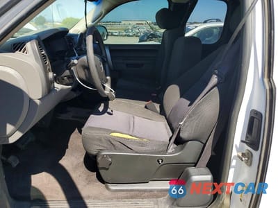 Zdjęcie 7 z 12 samochodu: 2010 GMC SIERRA C1500 SL VIN:1GTSCUEA4AZ280107 - miniatura
