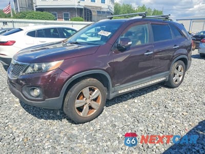 2013 KIA SORENTO EX 5XYKUDA28DG362615 - główne zdjęcie licytacji z USA - miniatura