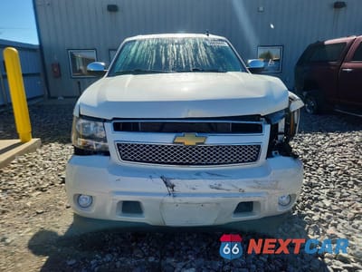 Piąte zdjęcie samochodu w środku: 2011 CHEVROLET SUBURBAN K1500 LTZ VIN:1GNSKKE39BR285904 - miniatura