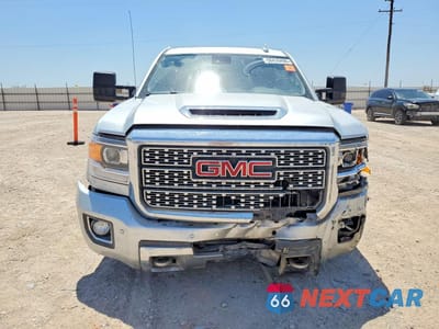 Piąte zdjęcie samochodu w środku: 2019 GMC SIERRA K2500 DENALI VIN:1GT12SEY9KF273432 - miniatura