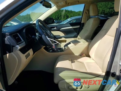 Zdjęcie 7 z 13 samochodu: 2016 TOYOTA HIGHLANDER XLE VIN:5TDJKRFH7GS270561 - miniatura