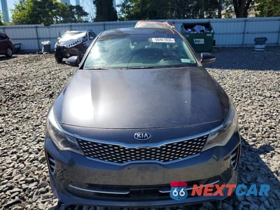 Piąte zdjęcie samochodu w środku: 2016 KIA OPTIMA SX VIN:5XXGW4L23GG073342 - miniatura